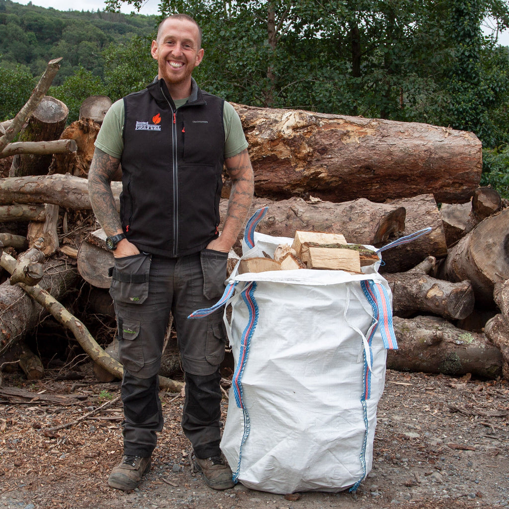 Oak Hardwood Logs (Kiln Dried) - 4 x Barrow Bag (0.3m³)